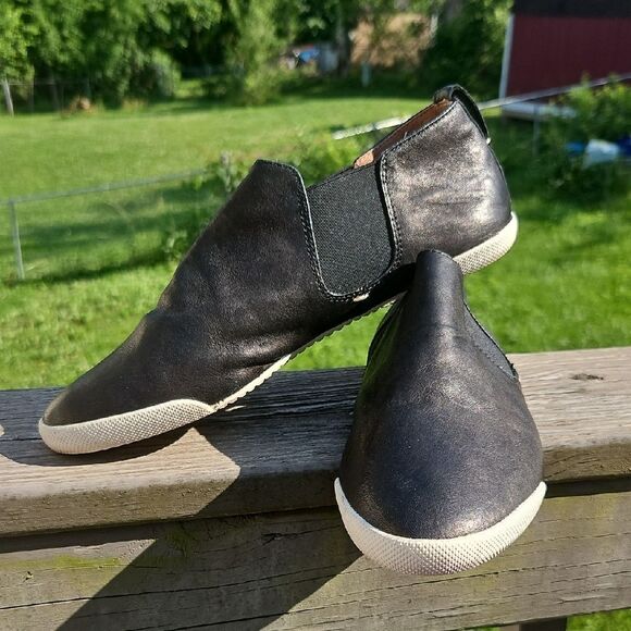 Frye Melanie Black Leather Slip-On Sneakers Size 9 - Picture 1 of 7